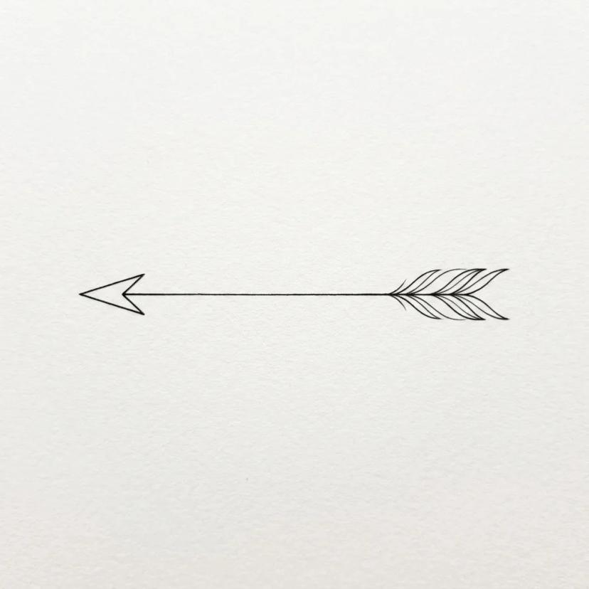 Dessin de tatouage d'une flèche minimaliste en traits fins noirs sur fond blanc.