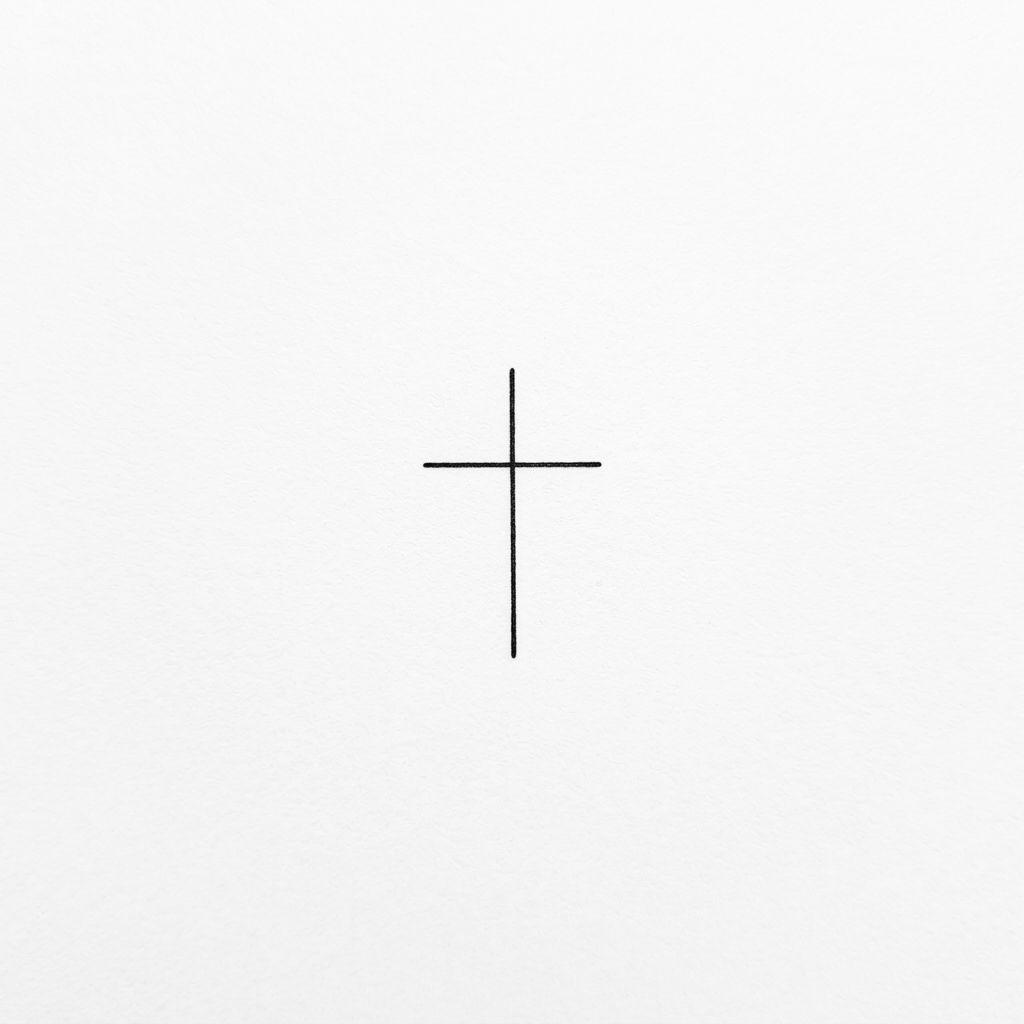 idée tatouage doigt croix spirituelle