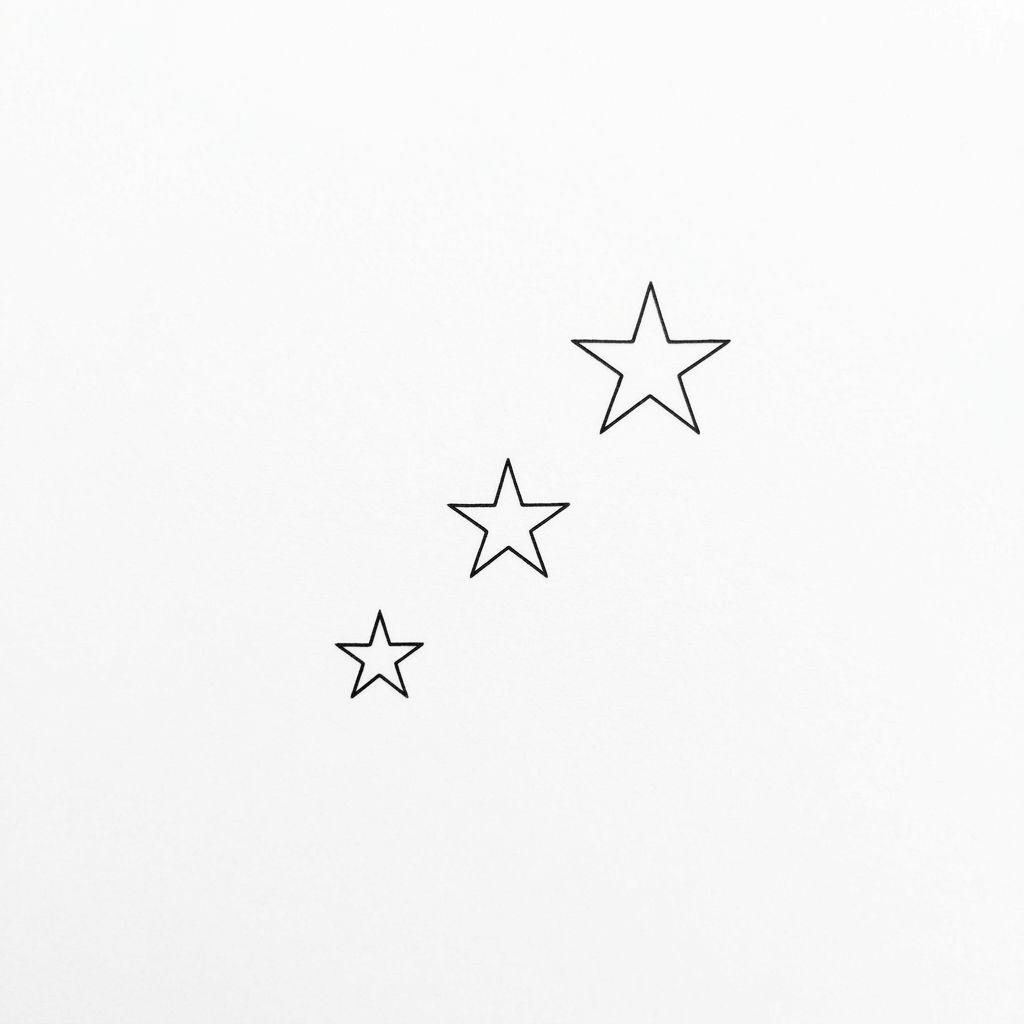 idée tatouage étoile trio de petites étoiles, design sur fond blanc