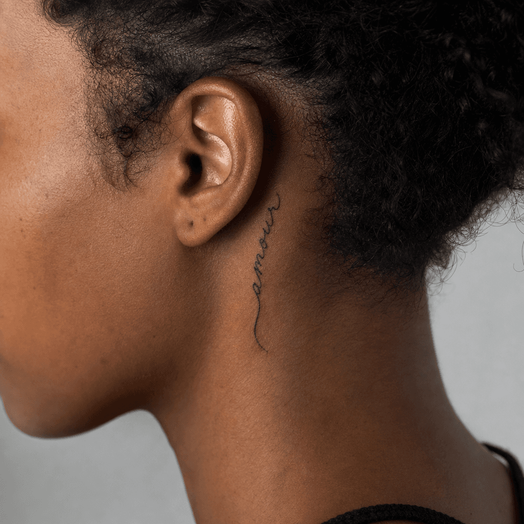 idée tatouage coeur lettrage 'amour' cursive
