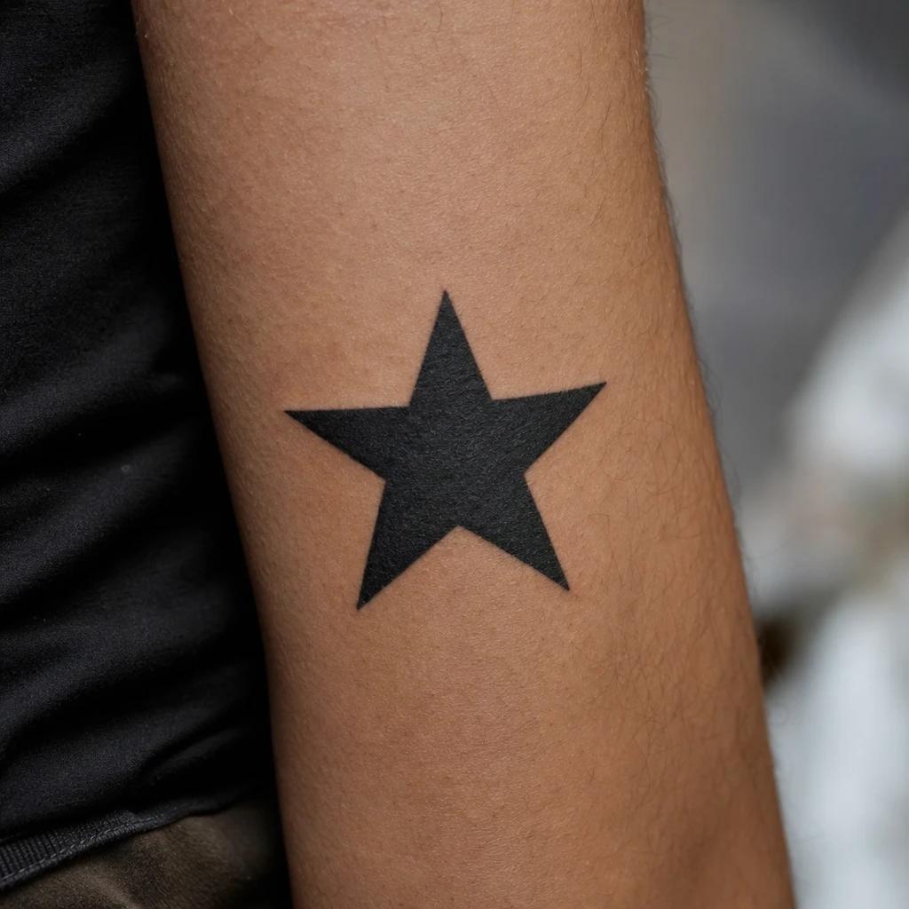 idée tatouage étoile étoile blackwork pleine, photo réaliste sur peau