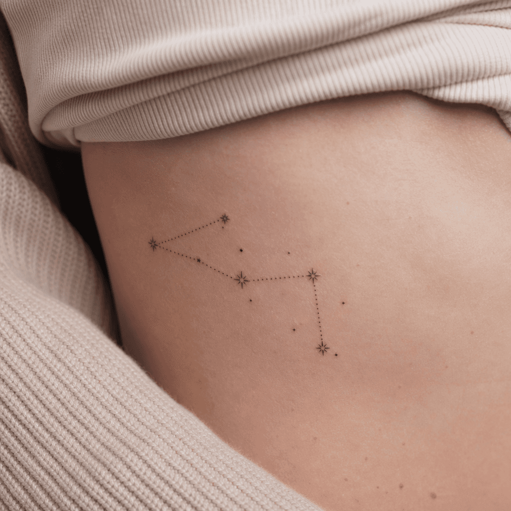 idée tatouage femme discret constellation dotwork
