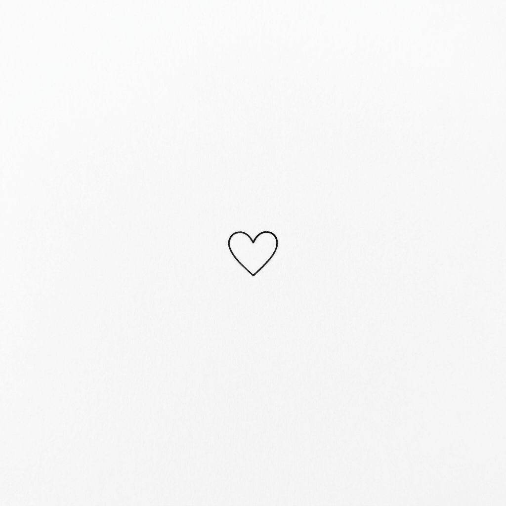 idée tatouage doigt femme cœur minuscule